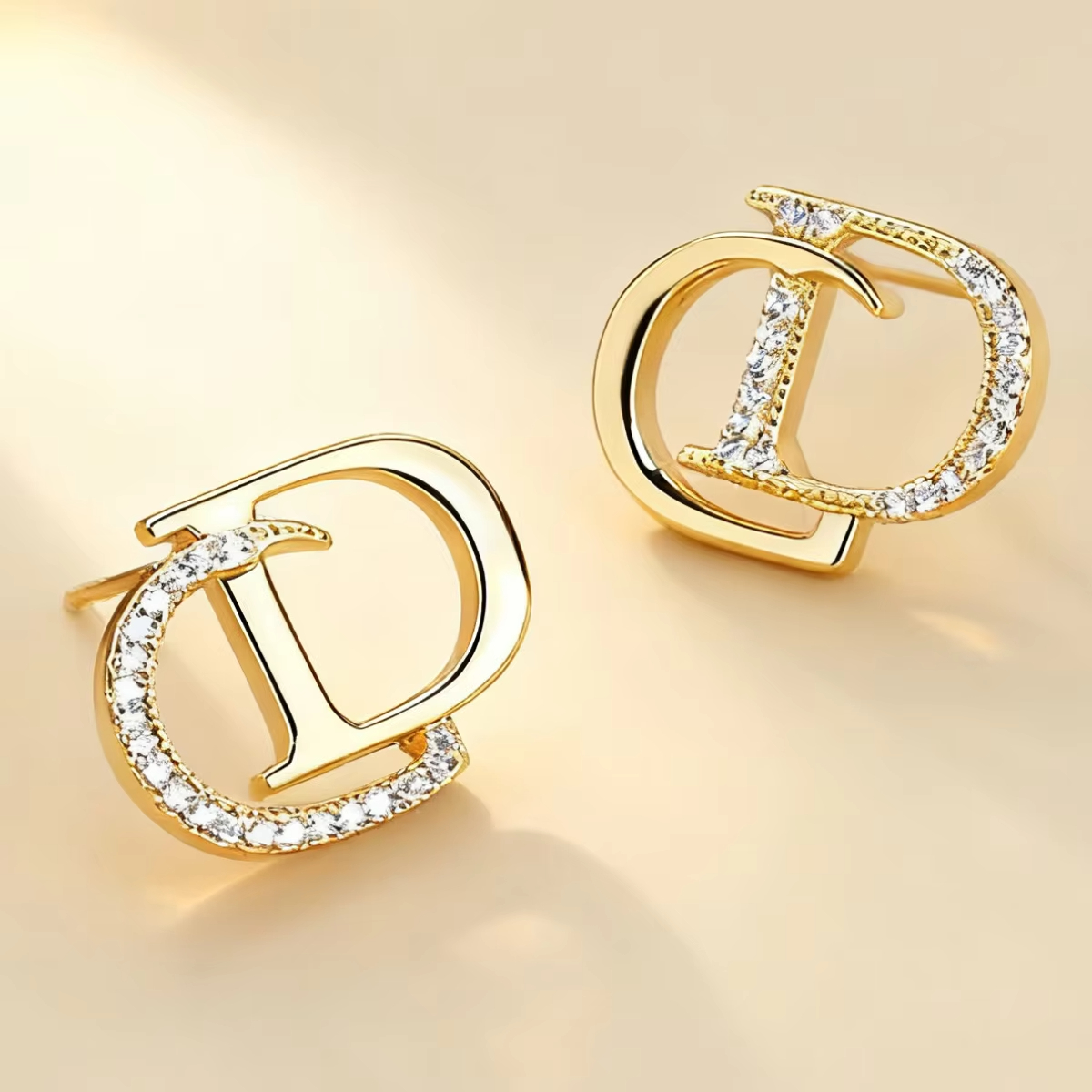 Luxury Diamond-Encrusted Initial Letter Stud Earrings for Women Gold Plated Classic Heart Pattern Trendy Zircon