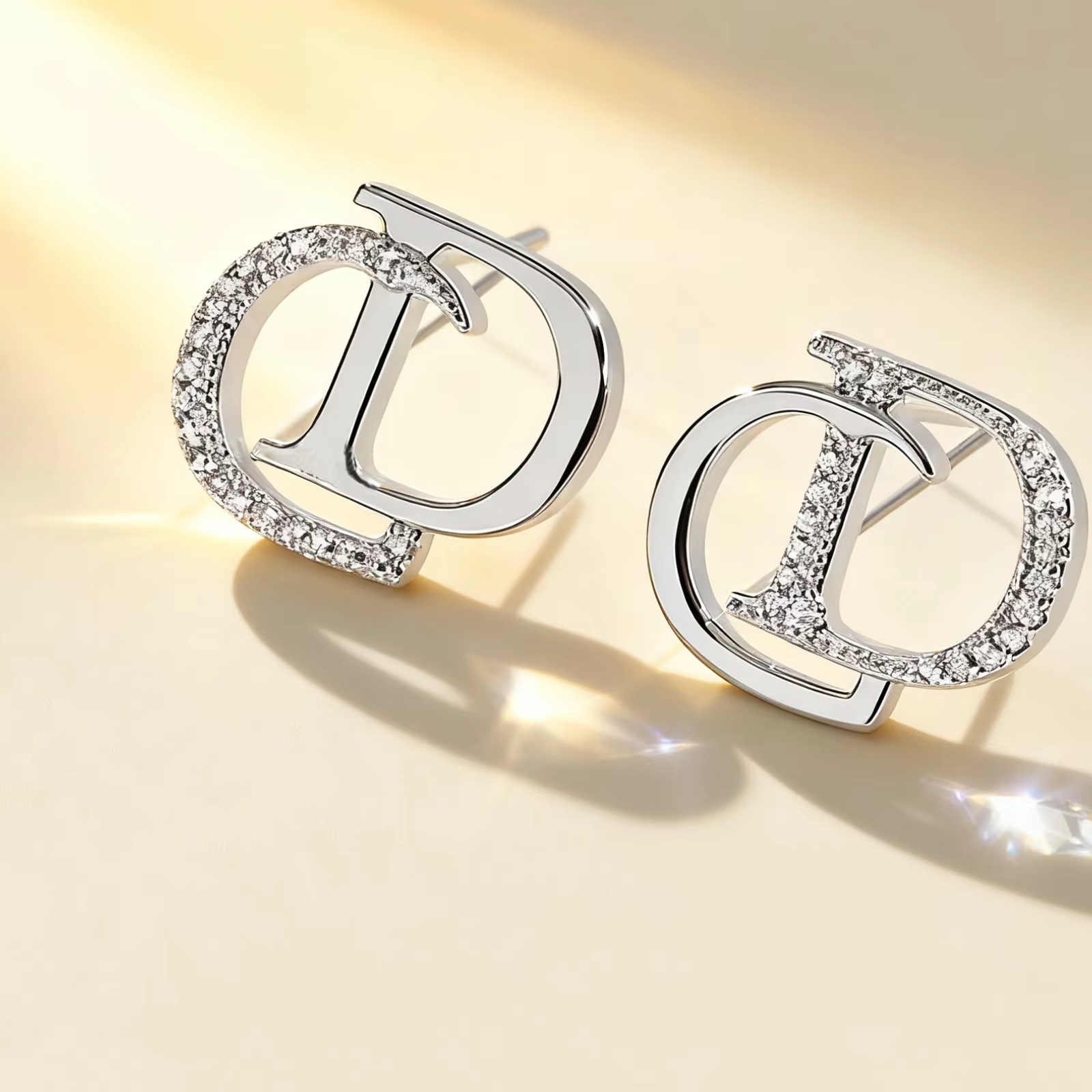 Luxury Diamond-Encrusted Initial Letter Stud Earrings for Women Gold Plated Classic Heart Pattern Trendy Zircon