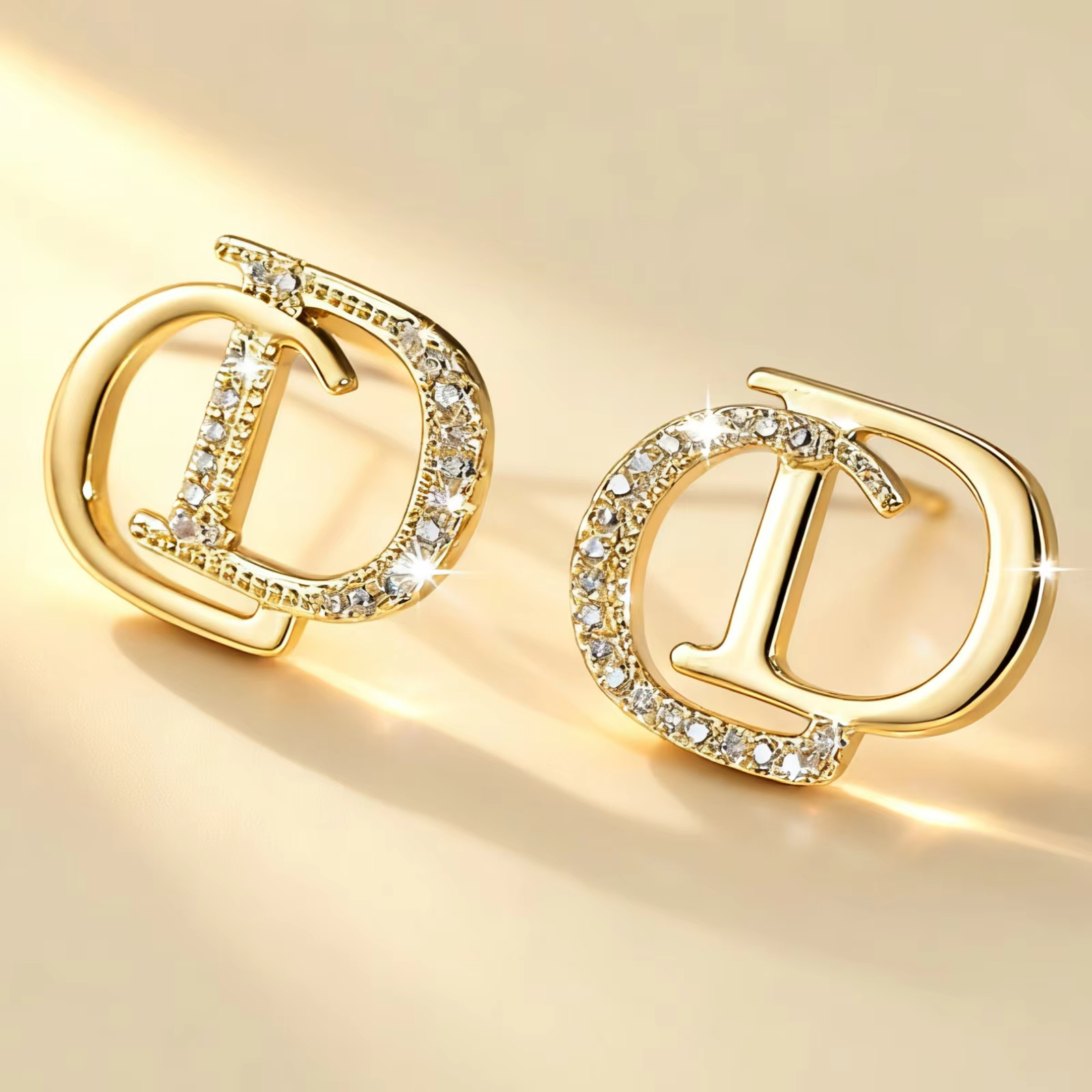 Luxury Diamond-Encrusted Initial Letter Stud Earrings for Women Gold Plated Classic Heart Pattern Trendy Zircon