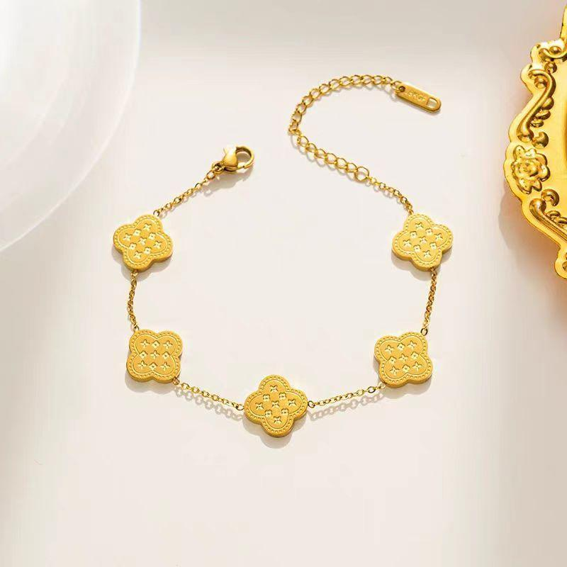 Luxury Gold Clover Bracelet for Women – Stainless Steel Four-Leaf Flower Chain, Adjustable Lucky Charm Jewelry, Elegant Fashion Accessory for Daily & Party Wear