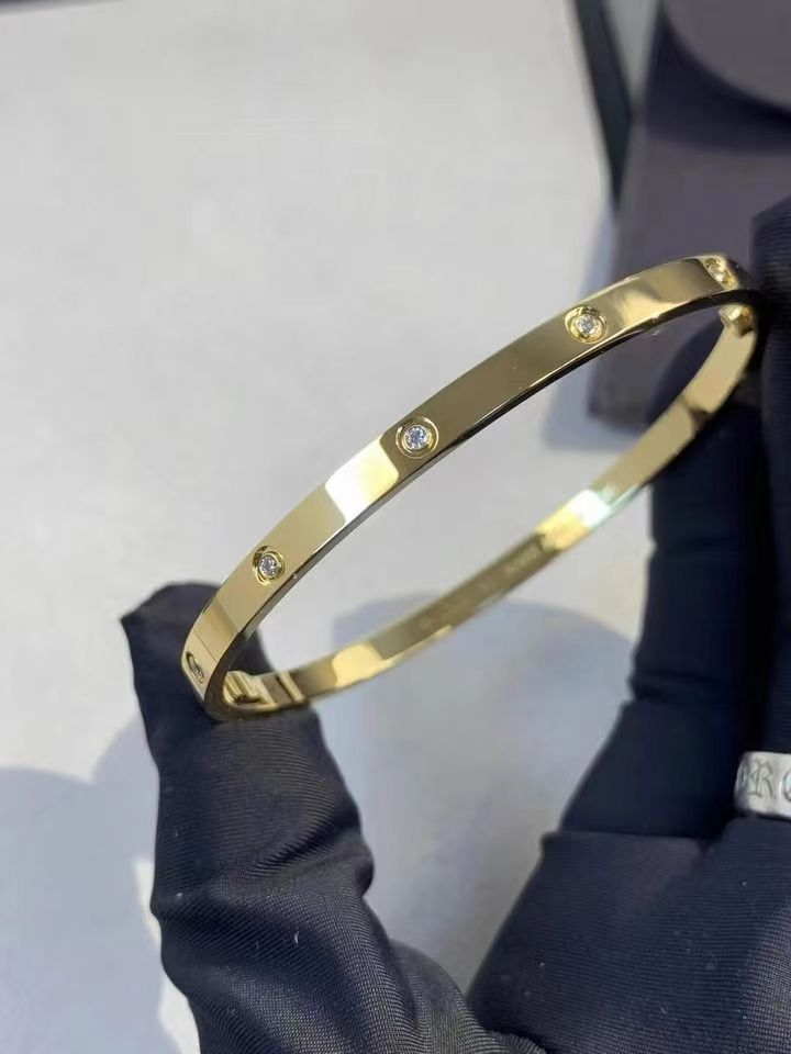 Luxury Gold Plated Screw Bangle with Sparkling Diamonds – Elegant Fashion Bracelet