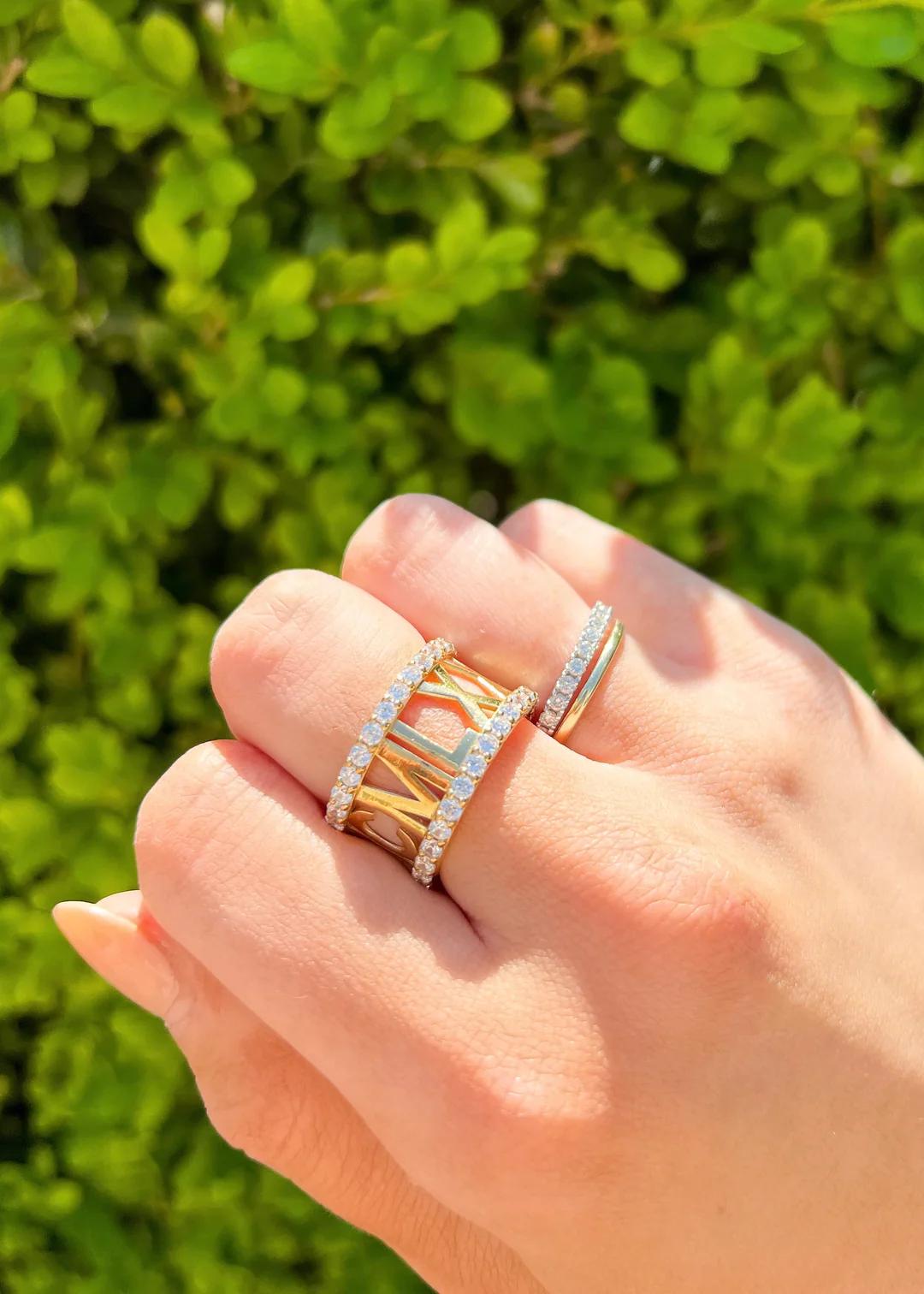 Luxury Roman Numeral Cutout Ring – 18K Gold Plated Stainless Steel Fashion Jewelry for Women and Men