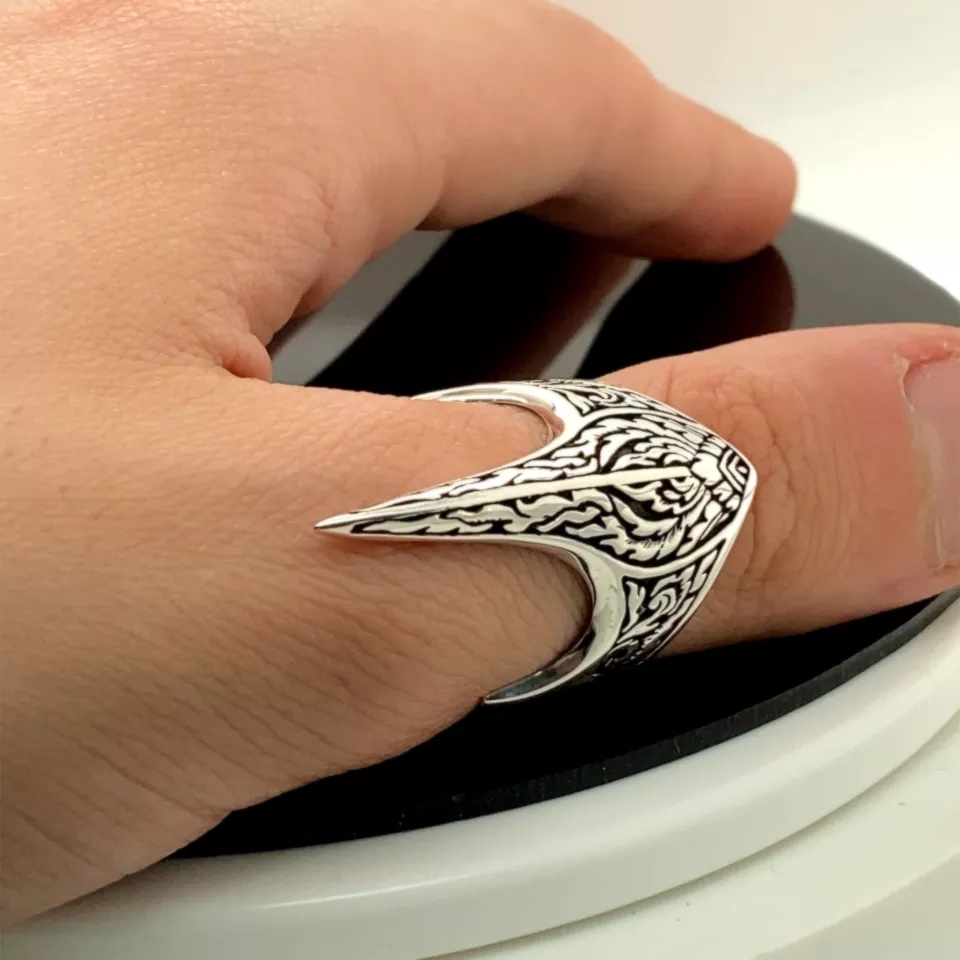 Men's Vintage 925 Silver Thumb Ring with Hand-Engraved Texture
