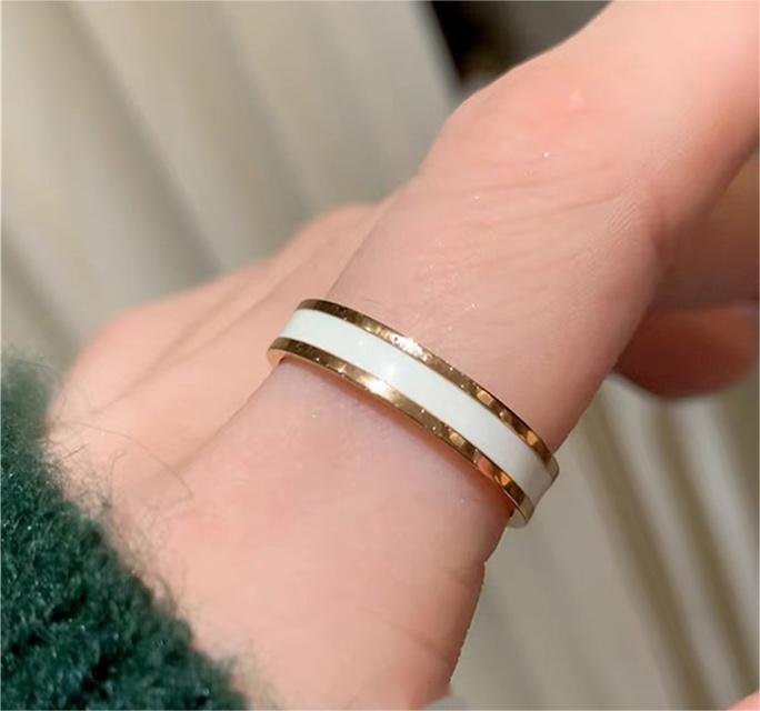 Minimalist Black & Rose Gold Ceramic Band – Right Index Finger Fashion Ring for Women