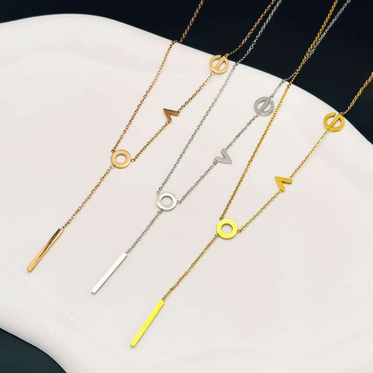 Minimalist LOVE Stainless Steel Necklace for Women Fashion Rose Gold Choker Clavicular Chain Trendy Letter Pattern for Parties