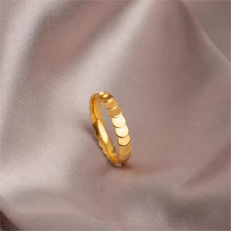 Modern Round Disc Pattern 18K Gold Plated Stainless Steel Ring Minimalist Waterproof Daily Wear Jewelry for Women