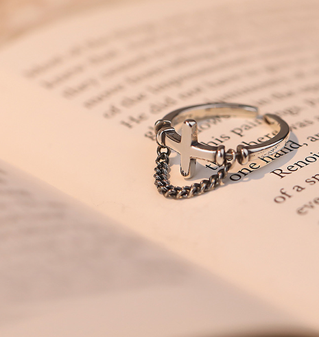 The Eternal Symbol in Fashion: The New Trend of Cross Jewelry