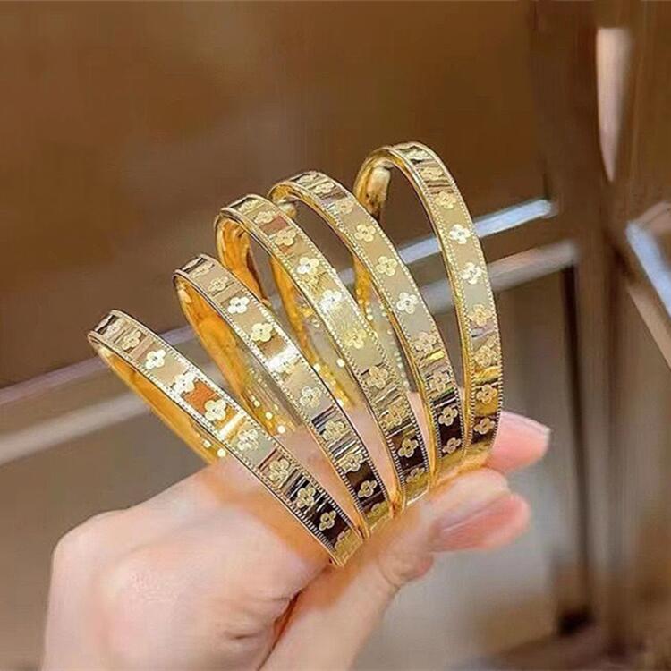 Non Tarnish Waterproof Designer Inspired Jewelry Brand 18k Gold Plated Stainless Steel 4 Leaf Clover Bangle Bracelet for Women