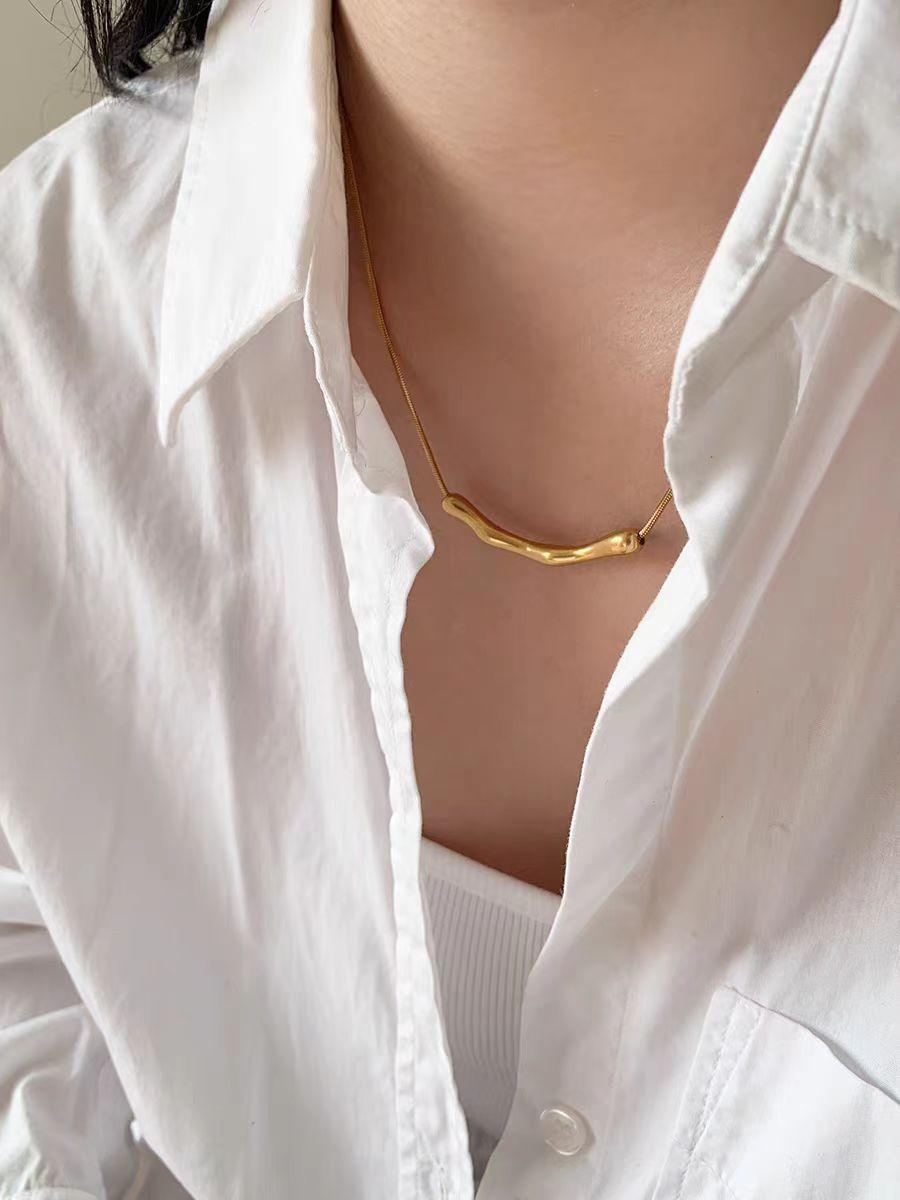 Organic Flow Gold Necklace – Modern Irregular Pendant