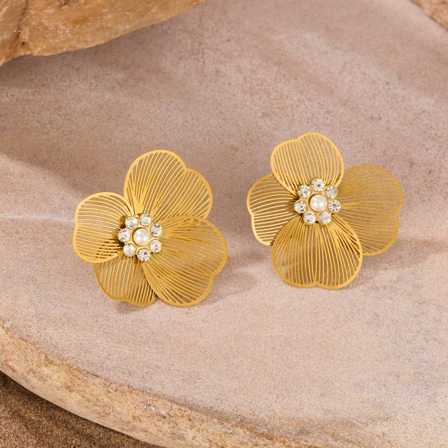 Personality Flower Titanium Steel Stud Earrings French Vintage Light Luxury Pearl Zircon Gold Earrings Stainless Steel Jewelry
