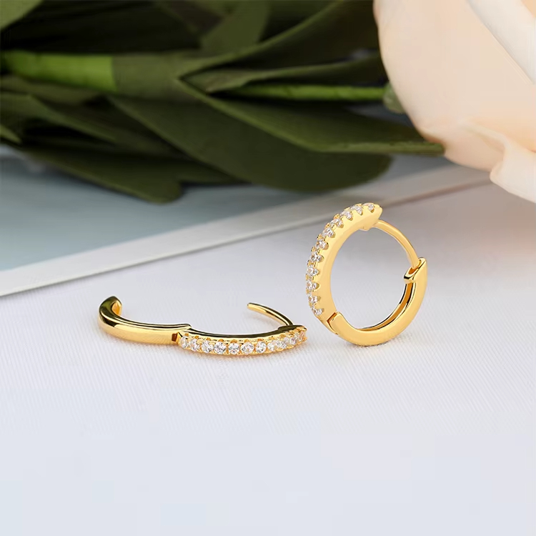 Plain Gold Curve Stud Earrings – Minimalist Smooth Arc Design