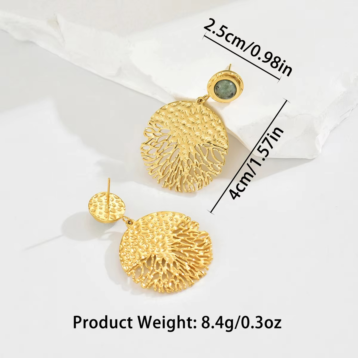 Retro Hollow Line Alloy Earrings Personality Green Stone Ear Studs Fashion Gold Alloy Round Plate Earrings