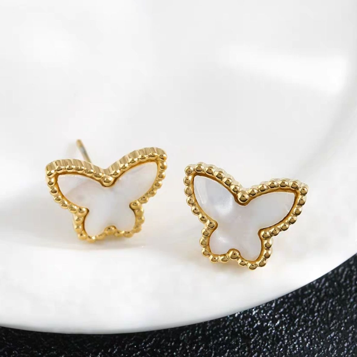 Round Diamond Earrings – Halo Studs with Sparkling Center Stone for Women