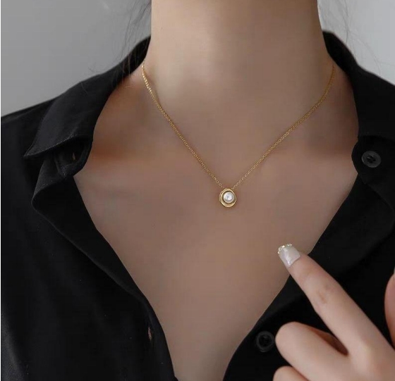 Minimalist Round Shell Pearl Pendant Necklace – Gold Titanium Steel