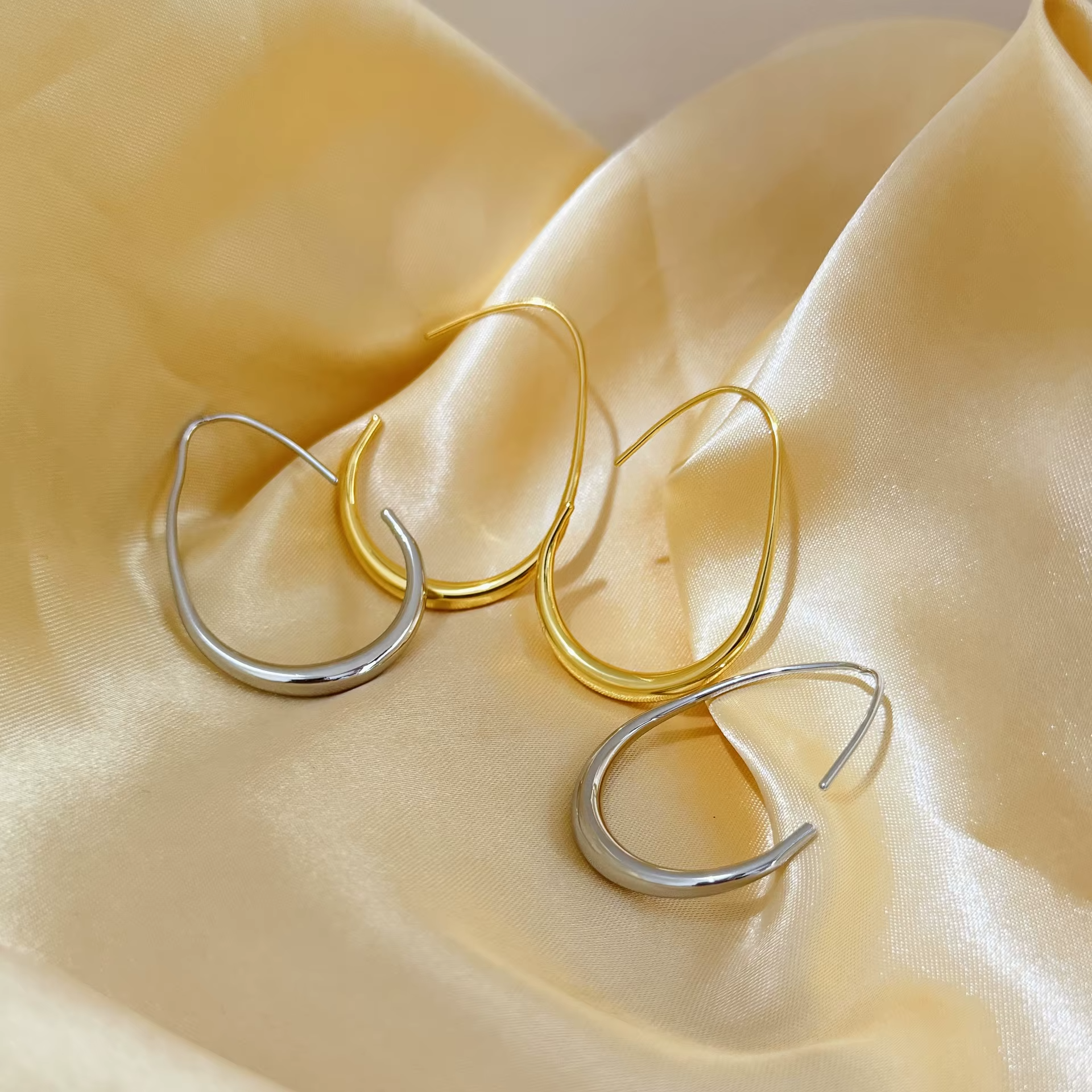 S925 Fashion Metal Style Simple Geometric Large Curved Hook Earrings Personality Niche Design Earrings Jewelry for Women