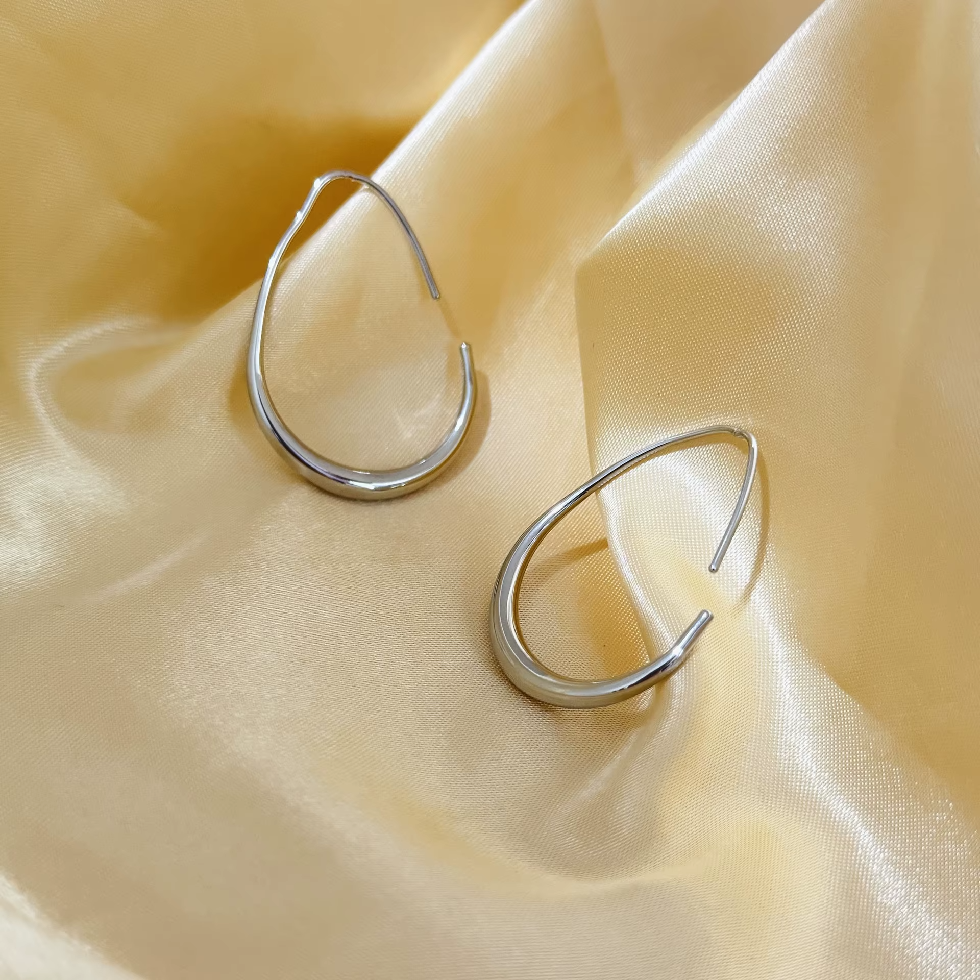 S925 Fashion Metal Style Simple Geometric Large Curved Hook Earrings Personality Niche Design Earrings Jewelry for Women