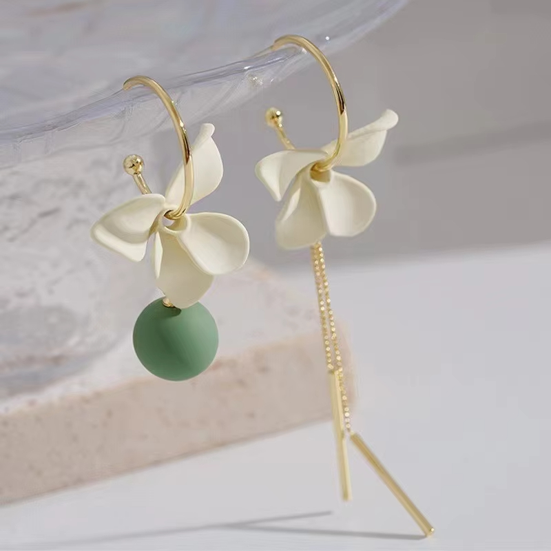 Silver Needle C-shaped Asymmetric Flower Tassel Earrings Korean Design Sense White Flower Girl All-match Earrings