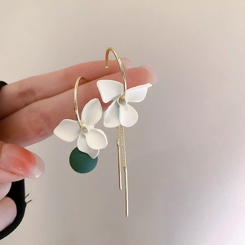 Silver Needle C-shaped Asymmetric Flower Tassel Earrings Korean Design Sense White Flower Girl All-match Earrings