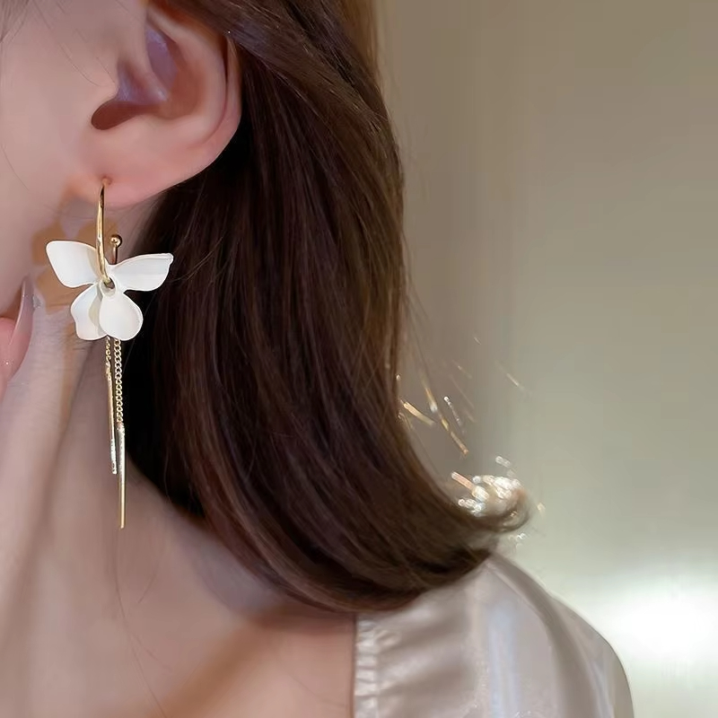 Silver Needle C-shaped Asymmetric Flower Tassel Earrings Korean Design Sense White Flower Girl All-match Earrings