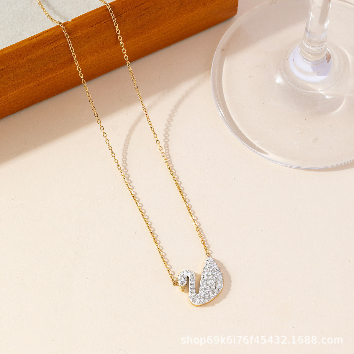 Swan Crystal Pendant Necklace – Elegant Gold Chain Jewelry for Women