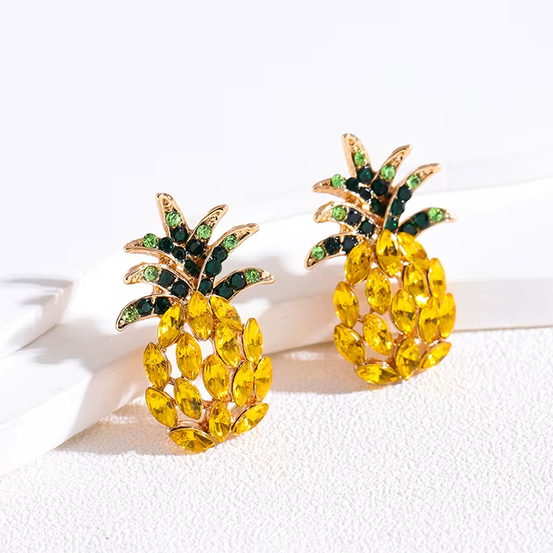 Sweet Pineapple Earrings Korean Celebrity Personalized Creative Full Diamond Fruit Acrylic Crystal Earrings Jewelry for Women