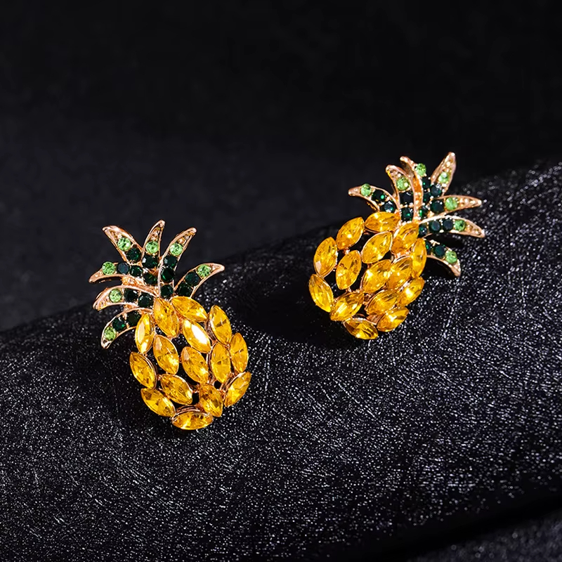 Sweet Pineapple Earrings Korean Celebrity Personalized Creative Full Diamond Fruit Acrylic Crystal Earrings Jewelry for Women