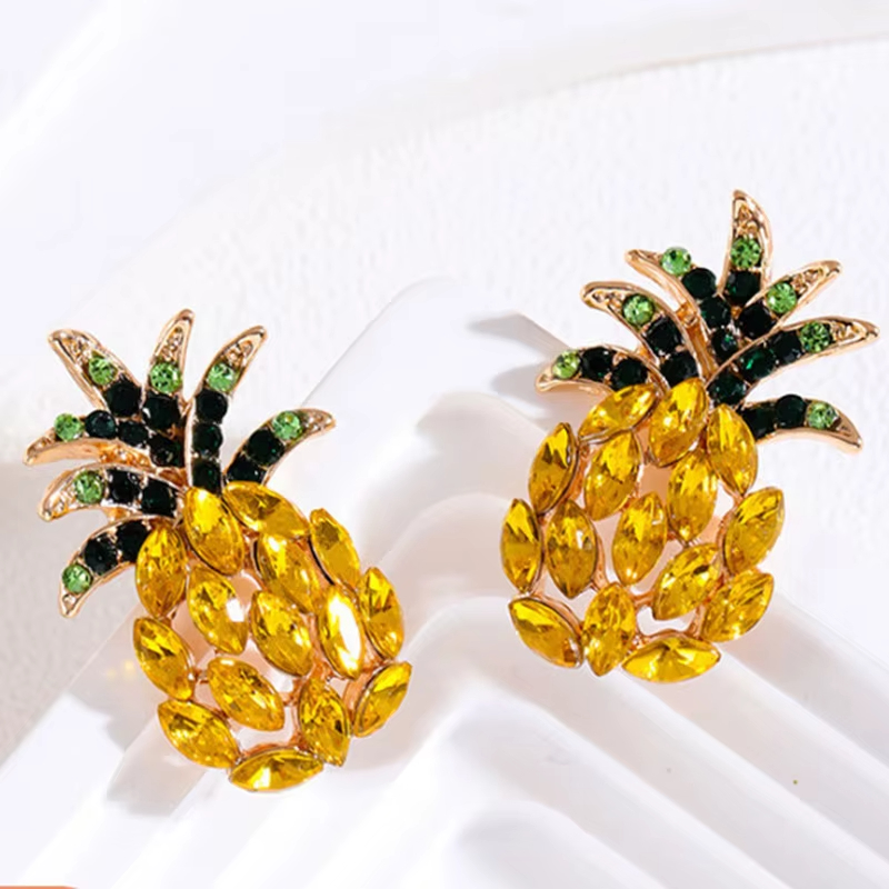 Sweet Pineapple Earrings Korean Celebrity Personalized Creative Full Diamond Fruit Acrylic Crystal Earrings Jewelry for Women