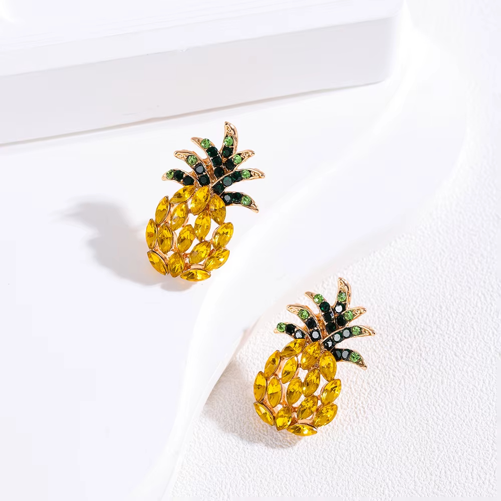 Sweet Pineapple Earrings Korean Celebrity Personalized Creative Full Diamond Fruit Acrylic Crystal Earrings Jewelry for Women