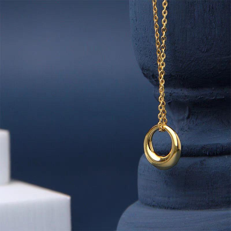 Timeless Smooth Circle Pendant Necklace – 18K Gold Titanium Steel