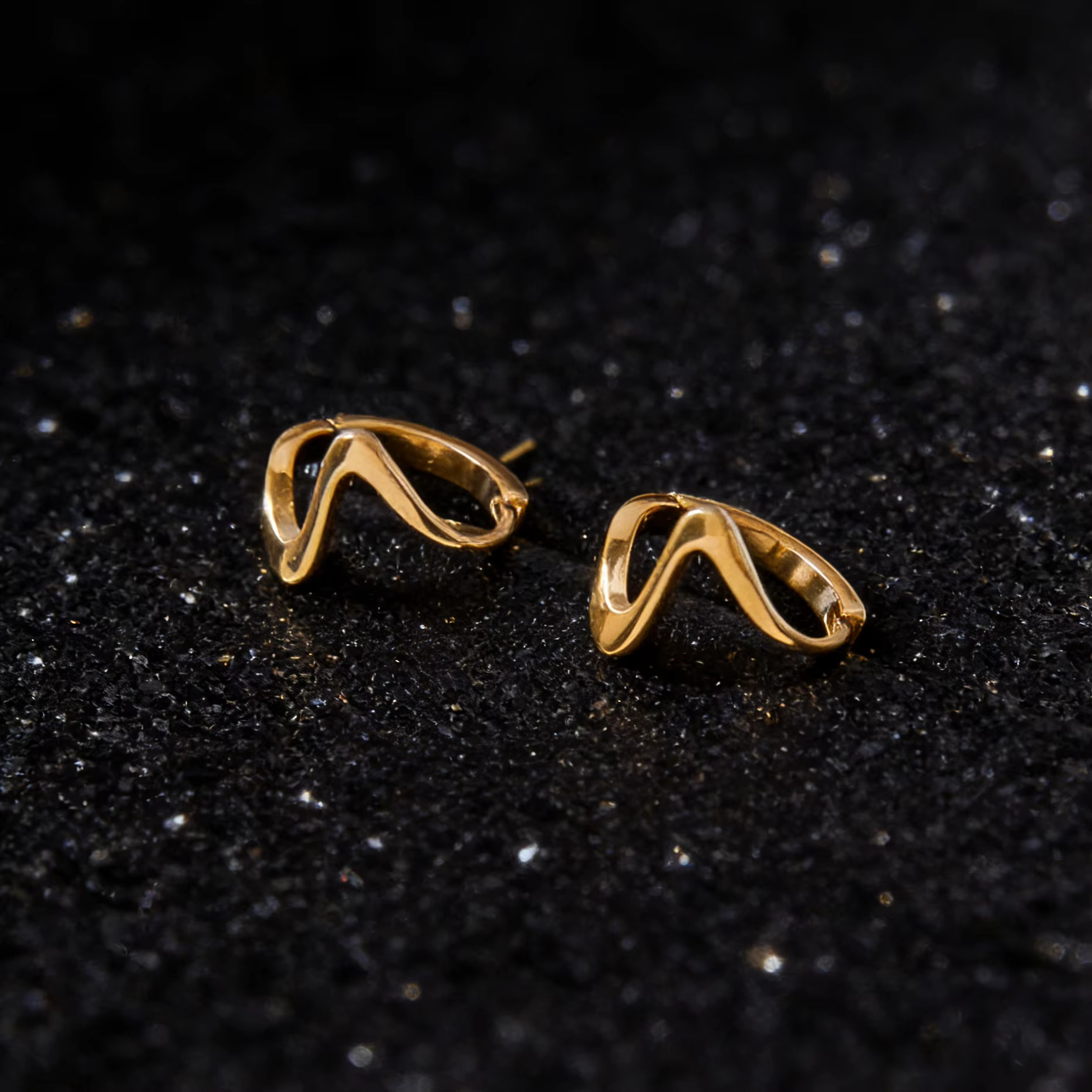 Trendy Stainless Steel Irregular Earrings Women Fashion Ear Minimalist Classic Gold Plated Wave Hoop Earring Jewelry