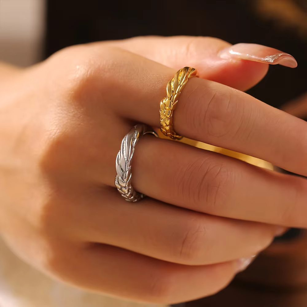 Unisex Gold Color Stainless Steel Ring with Flower Texture – Fashion Wedding Party Jewelry 2026