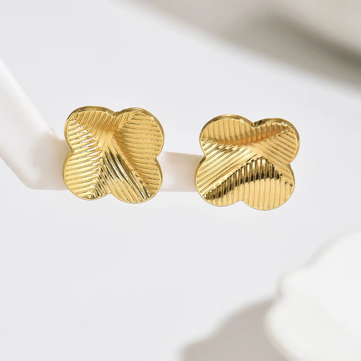 Valiana Fashion 4 Petal Clover Waterproof Bohemian Ear Pendant Earrings Jewelry Anti-oxidation Stainless Steel 18K Gold-plated