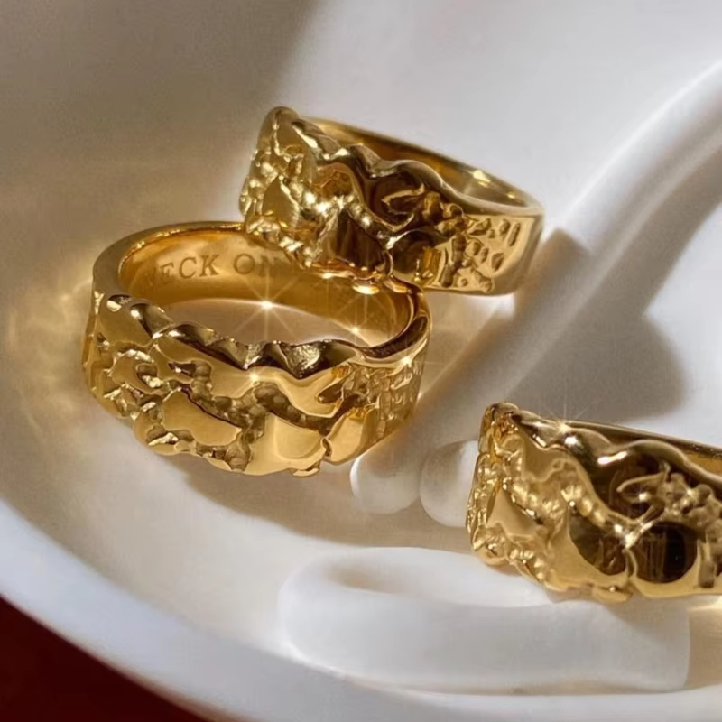 Vintage 18K Gold Plated Stainless Steel Nugget Ring – Retro Hammered Signet Style for Women