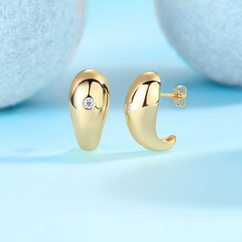 Wholesale 925 Sterling Silver Gold Plated Fashion Jewelry Moon Shape Single Stone Hoop Moissanite Earrings For Women