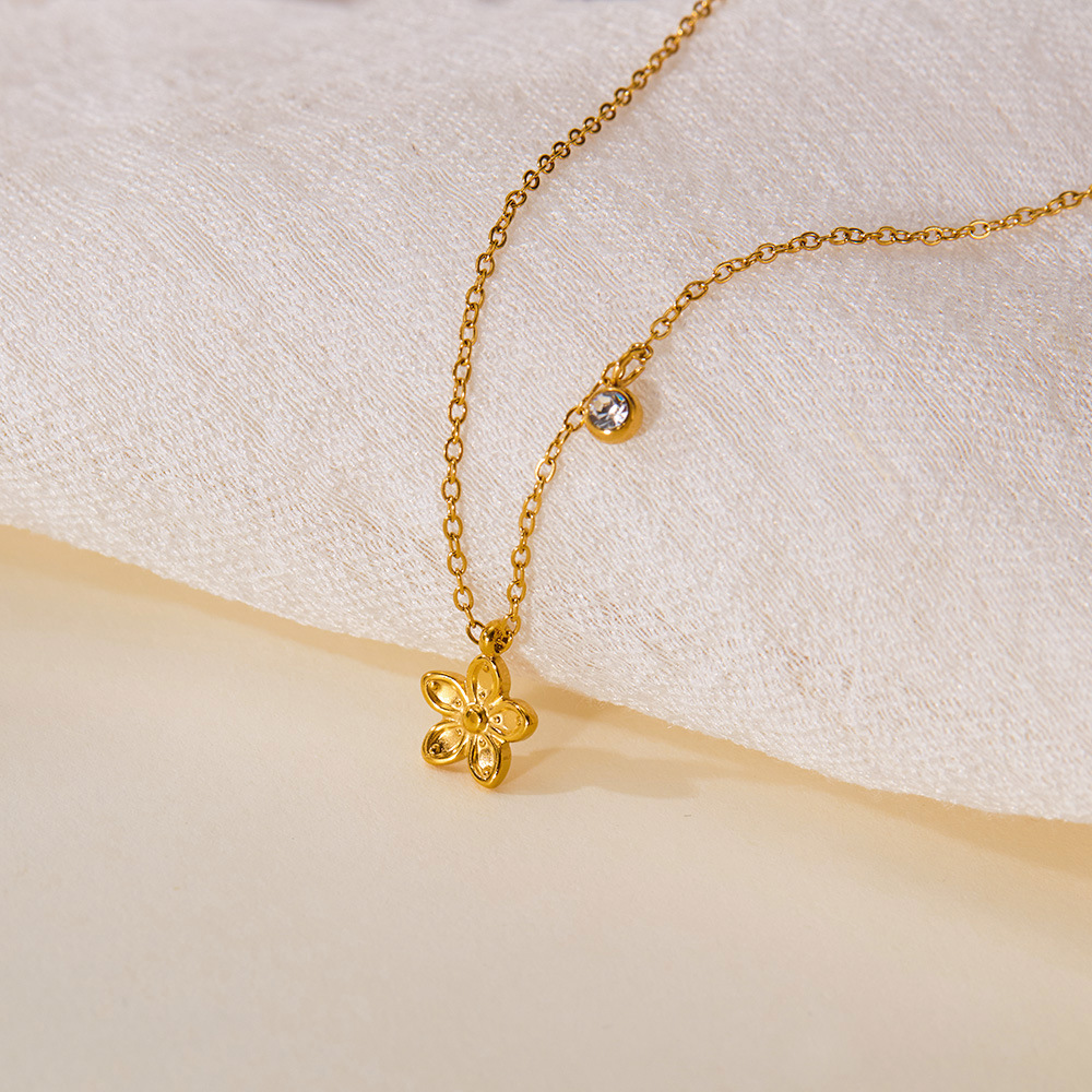 Wholesale Jewelry Niche Design Light Luxury Versatile Peach Blossom Necklace Stainless Steel Collarbone Chain Zircon Necklace