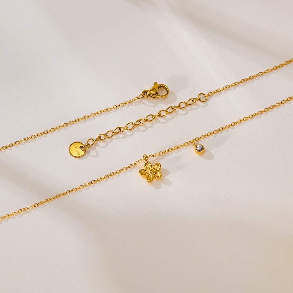 Wholesale Jewelry Niche Design Light Luxury Versatile Peach Blossom Necklace Stainless Steel Collarbone Chain Zircon Necklace