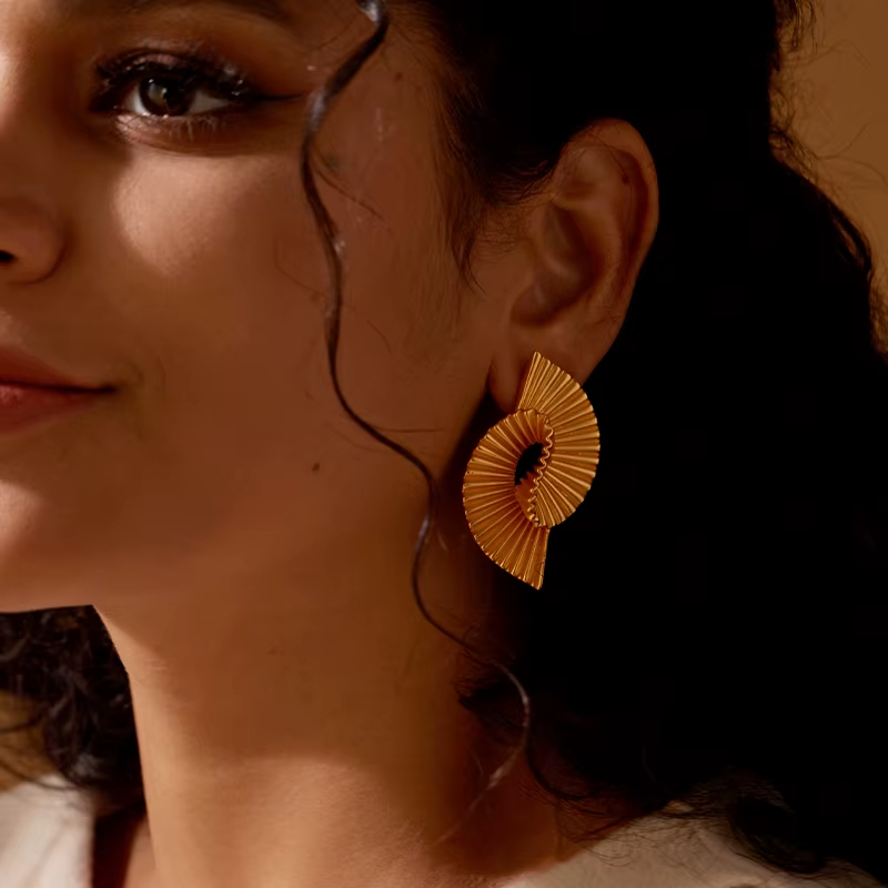 Wholesale Thick Stripes Twisted Flower Earrings Women Trendy Shiny Gold Brass Abstract Geometric Stud Personalized Jewelry