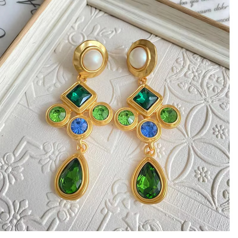 Women rhinestone inlaid droplet earrings, European and American luxury fashionable earrings for women