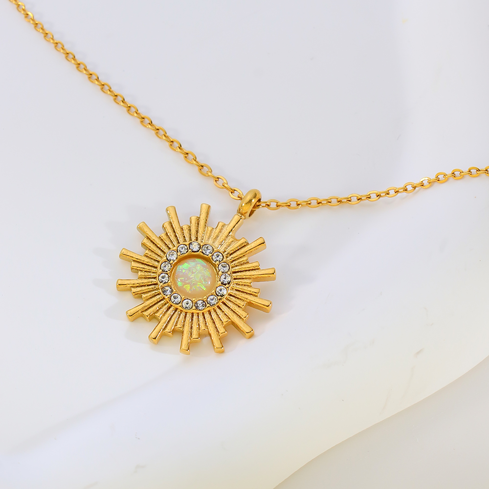 Zircon Titanium Stainless Steel Pendant 18K Gold Plated Fashion Jewelry Necklaces for Women Wholesale