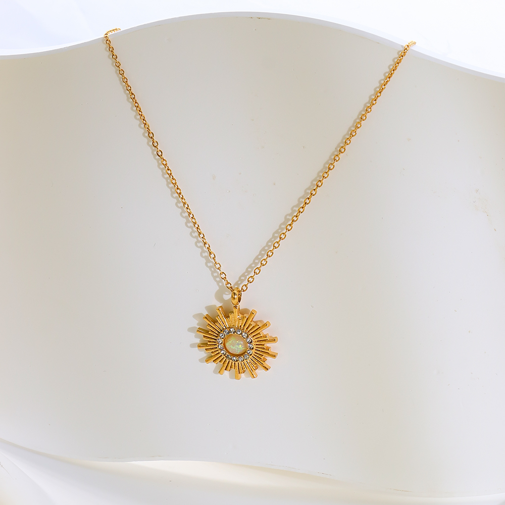 Zircon Titanium Stainless Steel Pendant 18K Gold Plated Fashion Jewelry Necklaces for Women Wholesale