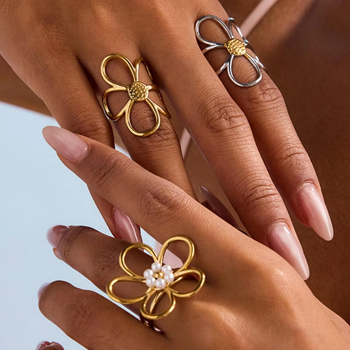 18K Gold & Silver Plated Stainless Steel Hollow Daisy Flower Rings – Adjustable Retro Jewelry for Women