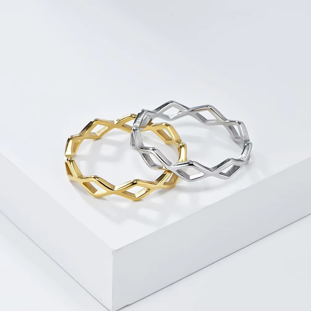 4mm Hollow Diamond-Cut Stainless Steel Ring – Silver & Gold | Simple Geometric Jewelry