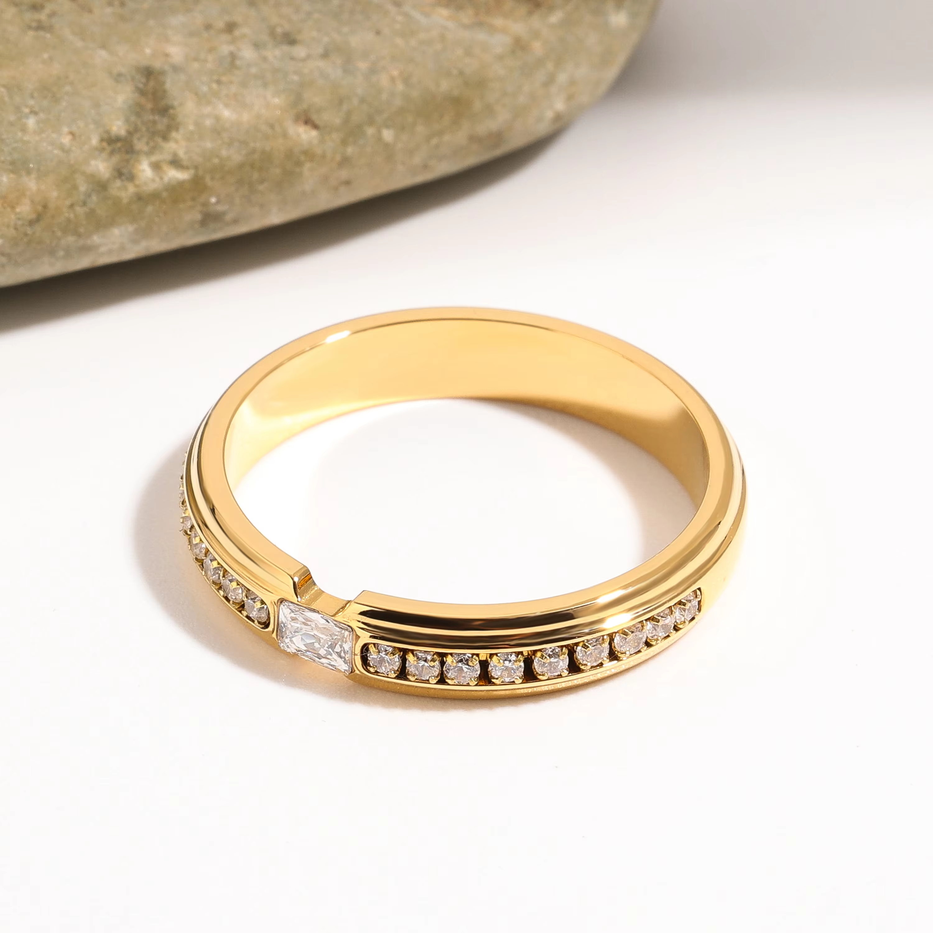 Hot Selling 18K Gold Plated Waterproof Non Tarnish Stainless Steel Classic Zircon Ring