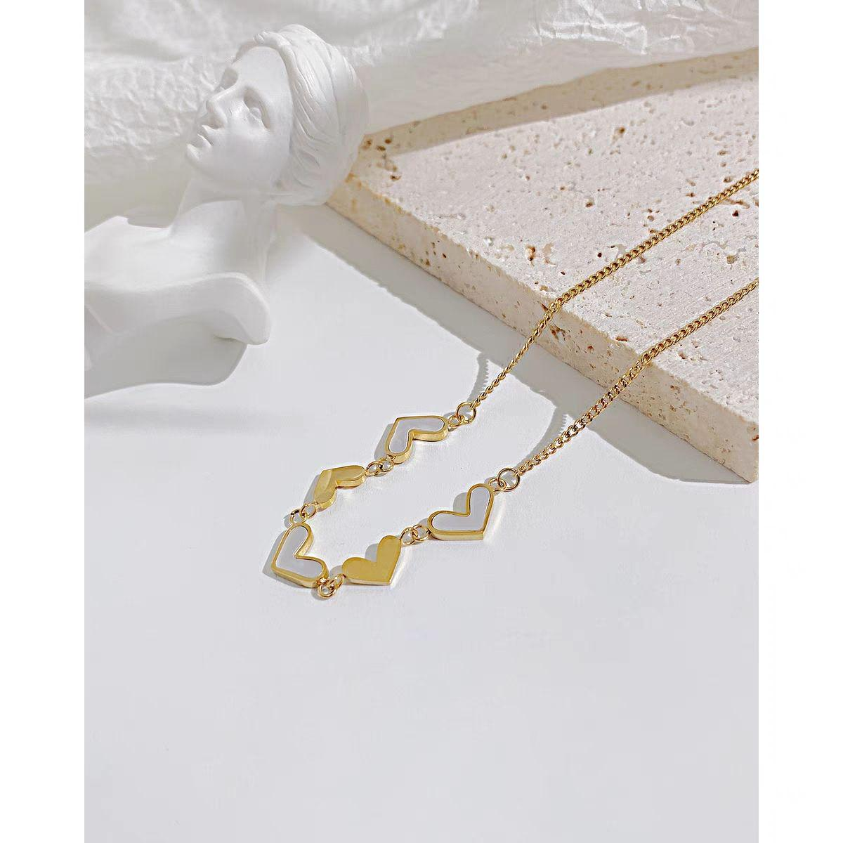 Gold Hollow Heart Geometric Necklace – Minimalist Romantic Jewelry for Women