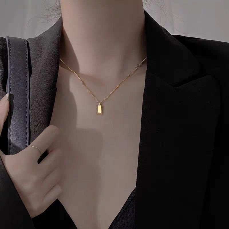 Minimalist Rectangle Pendant Gold Necklace – Elegant Women’s Jewelry for Everyday & Party