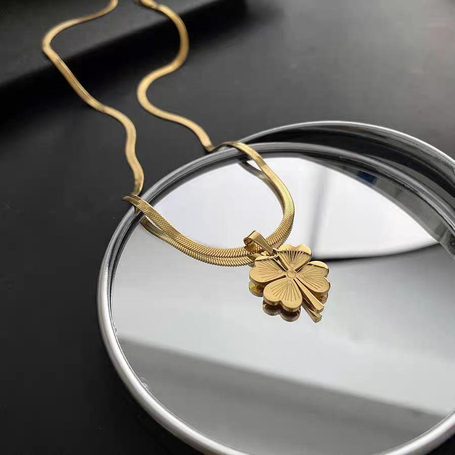 Lucky Four-Leaf Clover Gold Pendant Necklace – Elegant Charm Jewelry for Women
