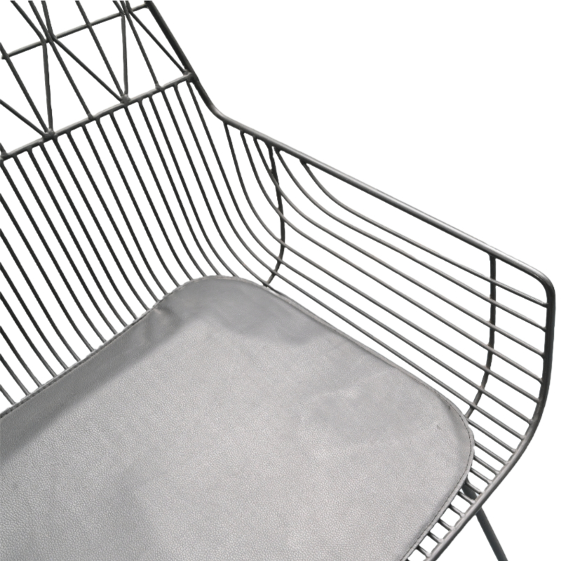 Aluminum Patio Chair with Geometric Wire Backrest and Cushion – Modern Outdoor Seating