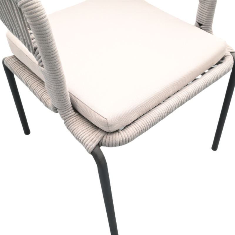 Outdoor Patio Chair with Rope Backrest and Cushion – Stylish Outdoor Seating