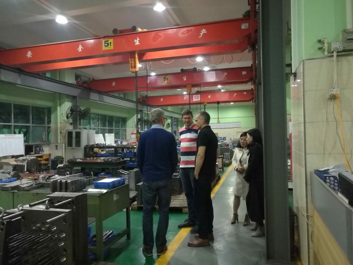 Customers from Europe visit us