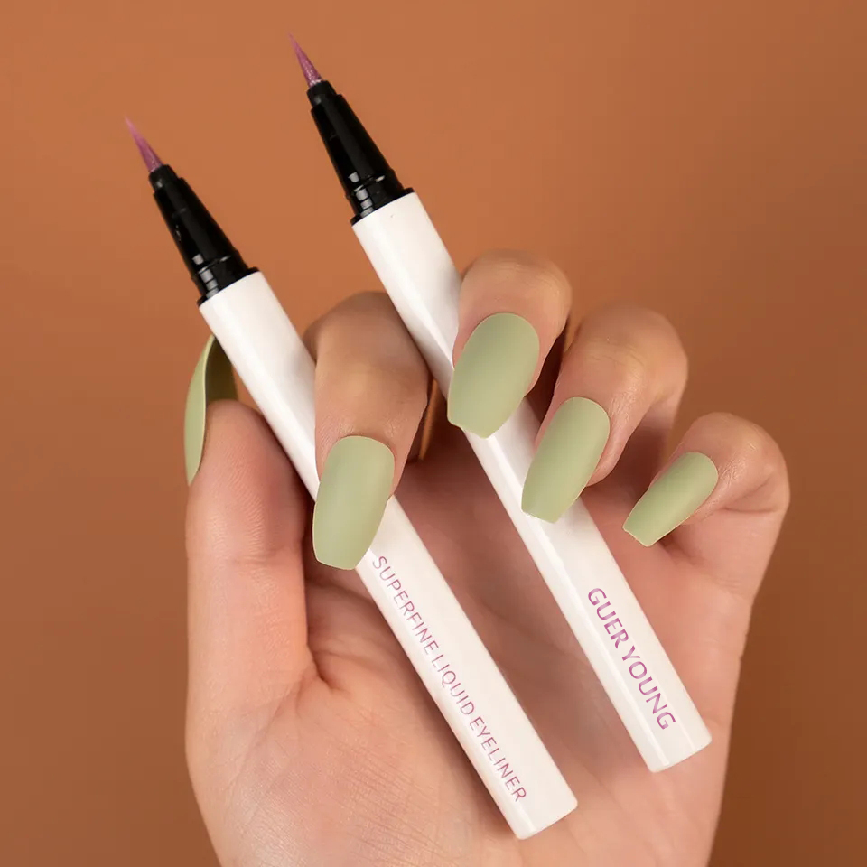 Superfine Glitter Liquid Eyeliner – Precision Tip & Waterproof Shine
